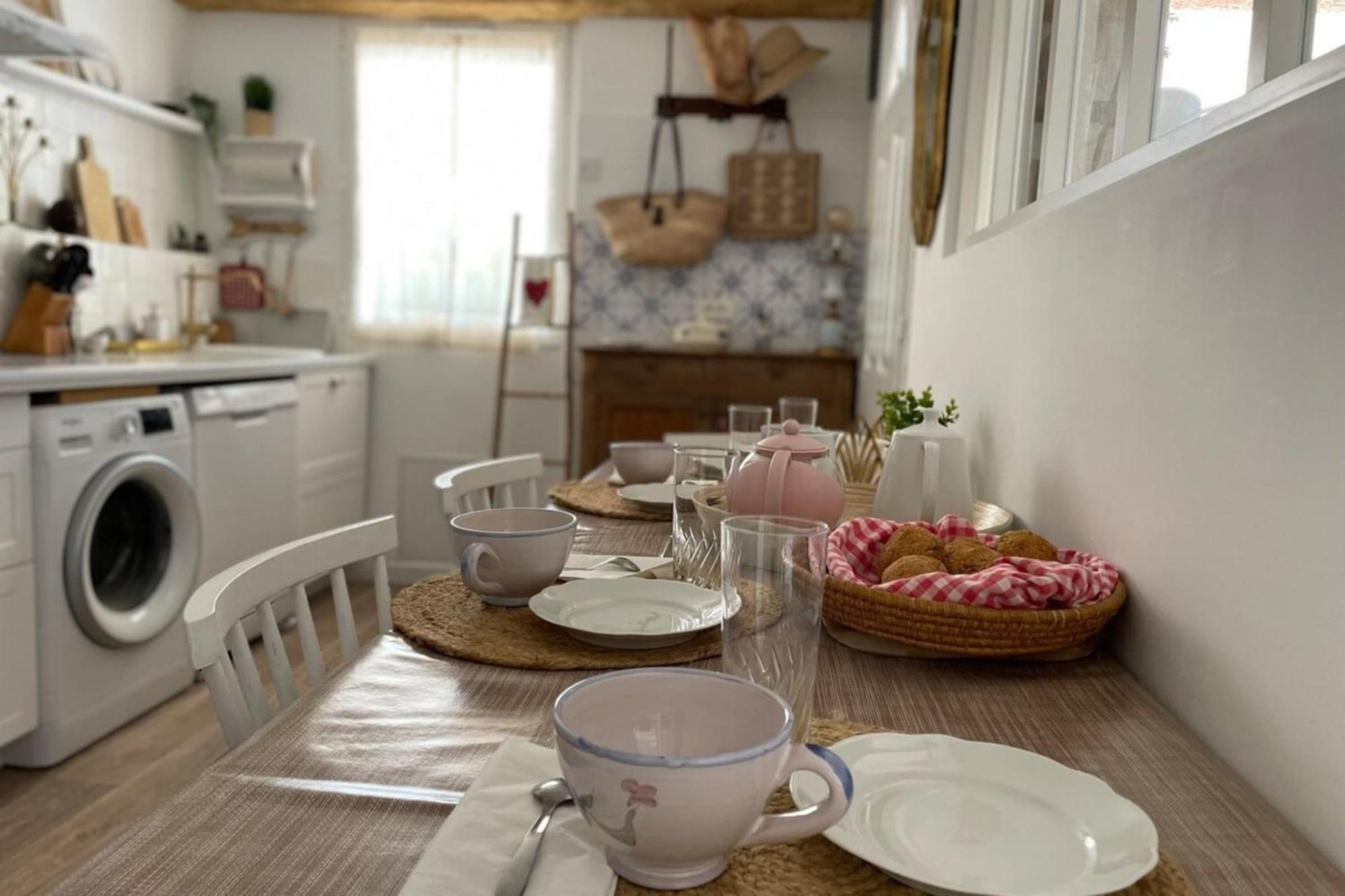 Charming Air-Conditioned One-Bedroom 150M From Cavaliere Beach Ле-Лаванду Экстерьер фото