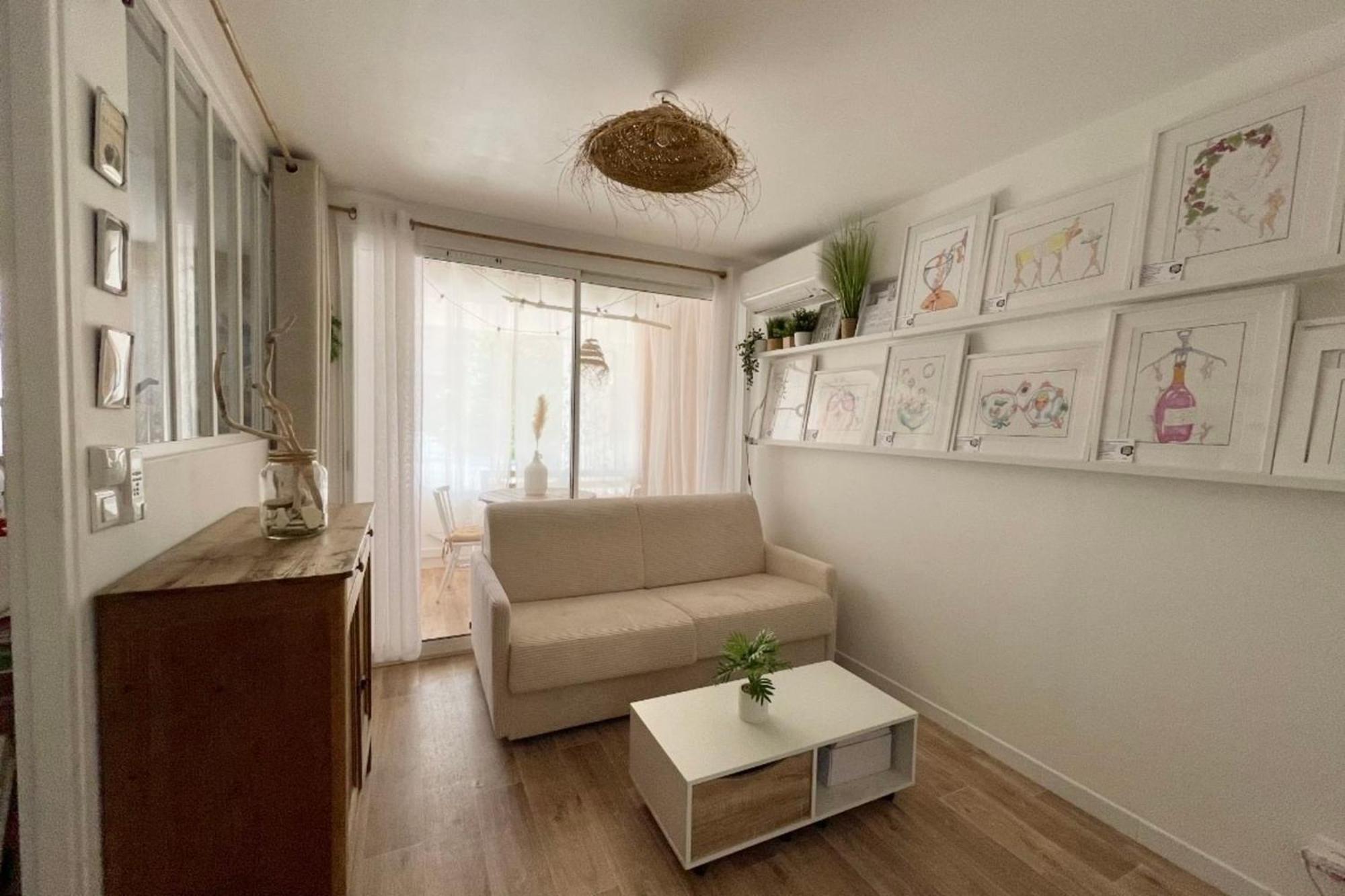 Charming Air-Conditioned One-Bedroom 150M From Cavaliere Beach Ле-Лаванду Экстерьер фото
