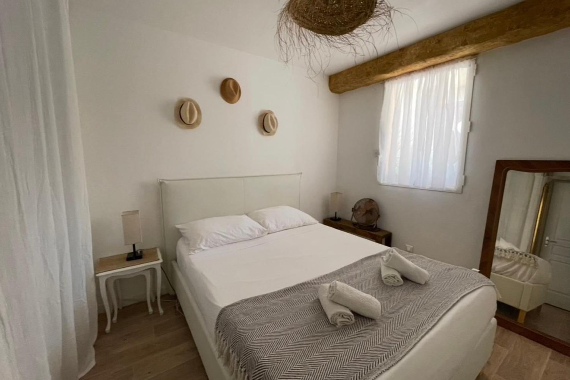 Charming Air-Conditioned One-Bedroom 150M From Cavaliere Beach Ле-Лаванду Экстерьер фото