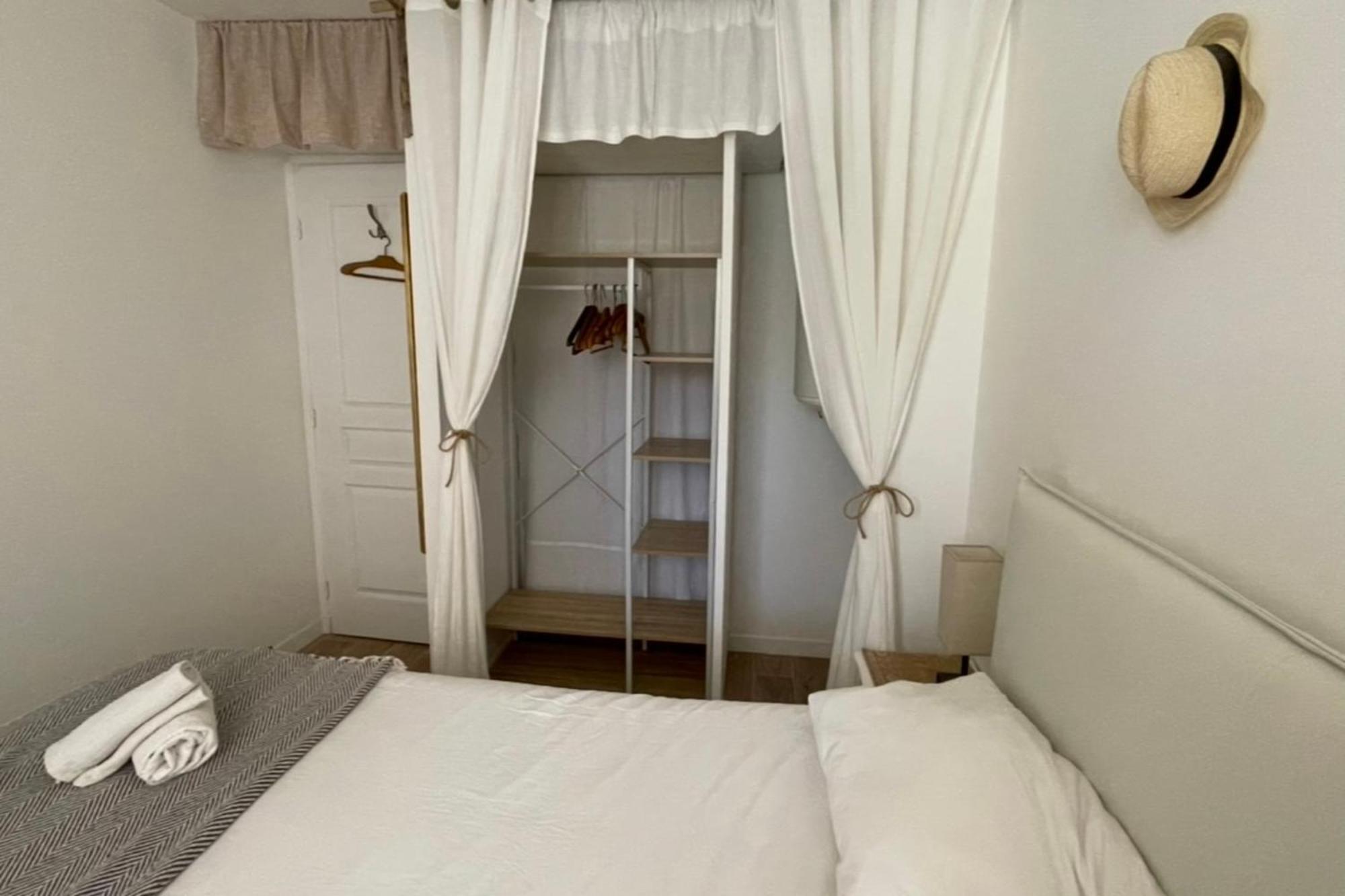 Charming Air-Conditioned One-Bedroom 150M From Cavaliere Beach Ле-Лаванду Экстерьер фото